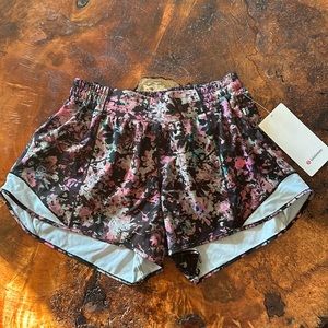 NWT Lululemon's Hotty hot short 4" size 8